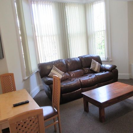 No 4 - LARGE 2 BED NEAR SEFTON PARK AND LARK LANE Apartment Liverpool Ngoại thất bức ảnh