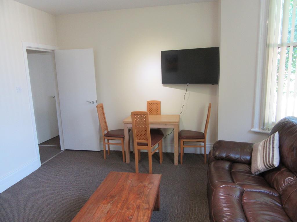 No 4 - LARGE 2 BED NEAR SEFTON PARK AND LARK LANE Apartment Liverpool Ngoại thất bức ảnh